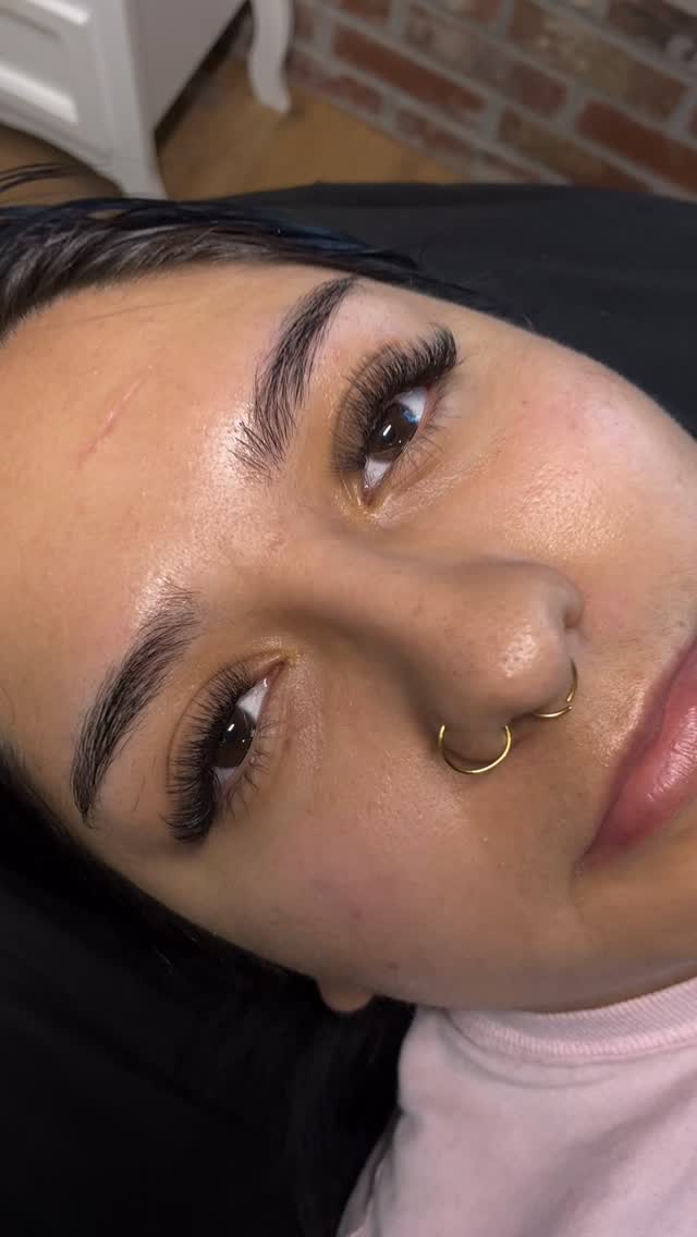 I think Iâm in love đđđđ. Those hybrids hit different every time. Check out our lash membershipsđ
đťwww.lclashandbrowbar.com
đ˛678-260-4491
đ¨Send us a DM
#lashes #lclashandbrowbar #AtlantaLashTech #ATLBeauty #roswellmoms