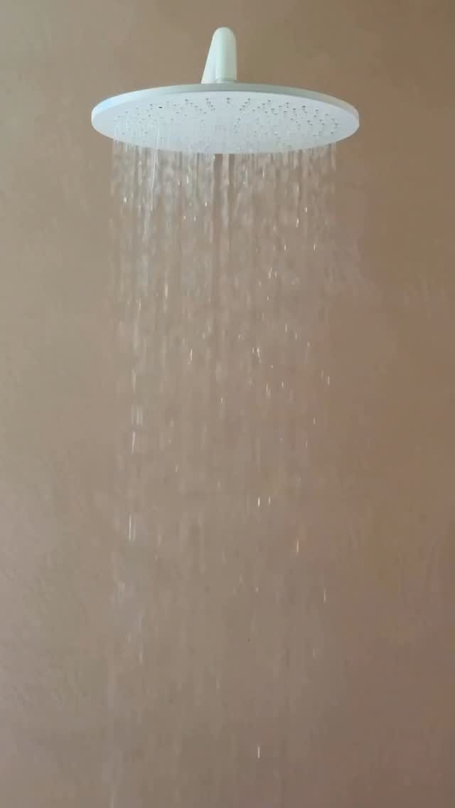 Kleine SELFCARE Momente verändern mehr, als du denkst. 🫧Morgen früh, wenn alles schon hektisch ist, bevor du überhaupt das Haus verlässt, nimm dir bewusst diesen einen Moment 🤍
Deine Skincare ist nicht nur Pflege. Mit skjur® schützt du deine Haut vor täglichen Umwelteinflüssen und stärkst deine Hautbarriere, während du gleichzeitig zur Ruhe kommst.
#veganekosmetik #selfcare #antiageingskincare #selbstliebestärken