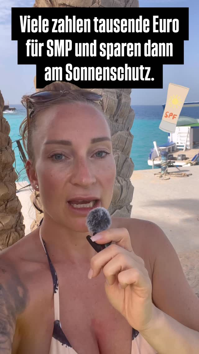 Die Sonne ist der schnellste Weg, deine Haarpigmentierung zu ruinieren. ☀️
Ich sehe das jedes Jahr.
Menschen investieren Zeit, Geld und Vertrauen in ihre SMP und unterschätzen danach die einfachste Sache.
UV-Strahlung lässt Pigmente schneller verblassen.
Nicht sofort. Aber Schritt für Schritt.
Und irgendwann kommt dann der Satz:
„Ich habe das Gefühl, es hält nicht mehr so gut.“
In Wahrheit lag es oft nicht an der Behandlung.
Sondern an fehlendem Schutz.
Ich sage das nicht als Werbung sondern als Erfahrung aus der Praxis.
Eine Haarpigmentierung hält nicht nur wegen guter Technik. Sie hält, weil du sie schützt.
Wenn du eine SMP trägst:
Schütze sie wie dein Gesicht. Nicht irgendwann sondern jeden Tag.
#potsdam #smp #glatzeundbart #haarverdichtungen