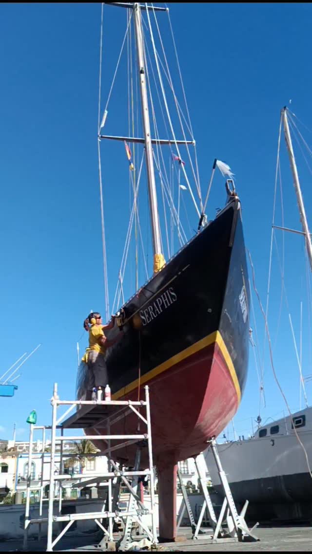 Shine shine. Dry dock diaries
#sailor #thatslife eaboard #maintenance #cat #thatslife