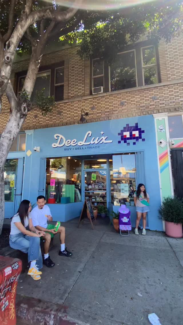 Finally coming out of my winter cave and have so many shoots/shows to style for this spring 🌼 Four shows in April! And EP with @desertfriendsband 🦋
So naturally I went to my favorite store @mydeelux in Highland Park to dig through their racks and find the best looks 🔥
(Not to mention I also cleaned out my closet and sold them some of my own great finds)
It feels so good to divest from fast-fashion and support sustainable local business. I’ve always been a thrifter/vintage lover and I think it’s time we all put our money where our mouth is 💋
Can’t wait to wear some of these looks on stage 🎸
#vintage #buyselltrade #highlandpark