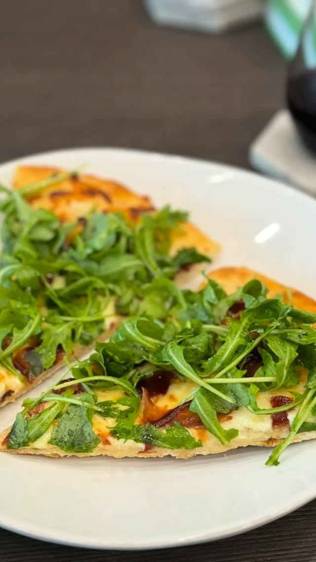 Crispy Prosciutto + Arugula Pizza. Simple to make. Complex on flavor #pizza #food #cooking #recipes #delicious