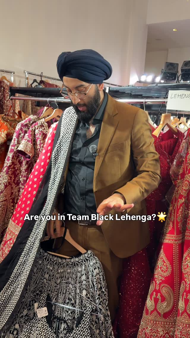 Your moment, your style, book your personal appointment with Chandan Fashion ✨
.
.
.
#weddingoutfit #bridalwear #designerlehenga #chandanfashion #chandanfashionbride