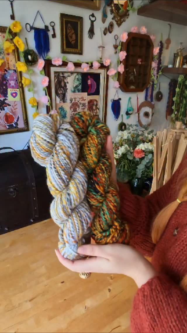 Les laines qui quittent mon atelier pour partir dans un nouveau foyer ! 🧡
C'est toujours émouvant pour moi de préparer vos colis avec mes pelotes de laine filées à la main, et je suis toujours ravie d'essayer d'imaginer comment vous allez les transformer. ✨
#creatricefrancaise #cottagecore #yarn #crochet #artisan