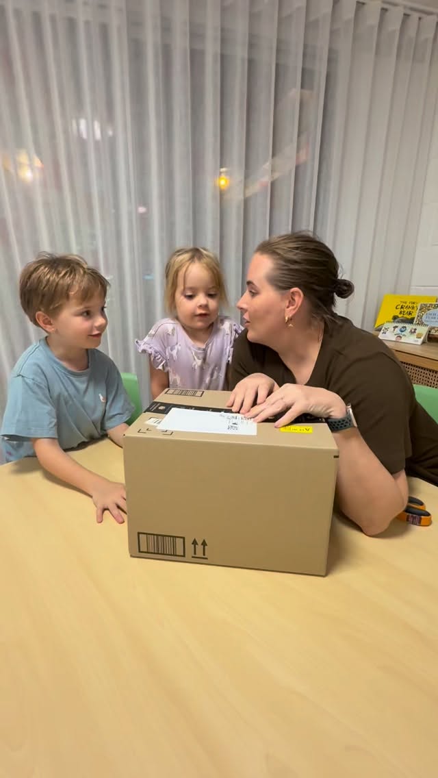 Your kids don’t need more toys… but new toys help keep ME interested 👀
Unboxing part of our latest Amazon order 📦
We stocked up on:
✔️ go-to literacy resources
✔️ simple colour sorting toys for early language
While I enjoy new toys, our kids DON’T actually need them.
What actually matters is HOW you use them:
👉“put IN”
👉“give me RED”
👉“my turn / your turn”
👉“wow that’s BIG!”
Same toy → completely different outcomes.
#eachspeechpearplum #speechpathologyaustralia #earlyintervention #brisbanespeechpathology #ndisaustralia