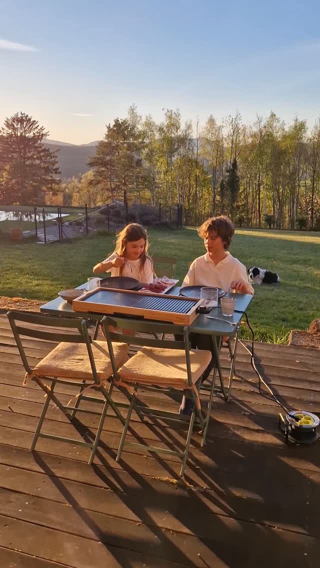 La plancha arrive pour les dîners sur la terrasse des Lodges ☺️😉
Ce sera généreux avec assortiment de 3 viandes, légumes, salade, pommes de terre, fromage 😊😊
60 euros pour 2 personnes
Réservez dès maintenant 😘