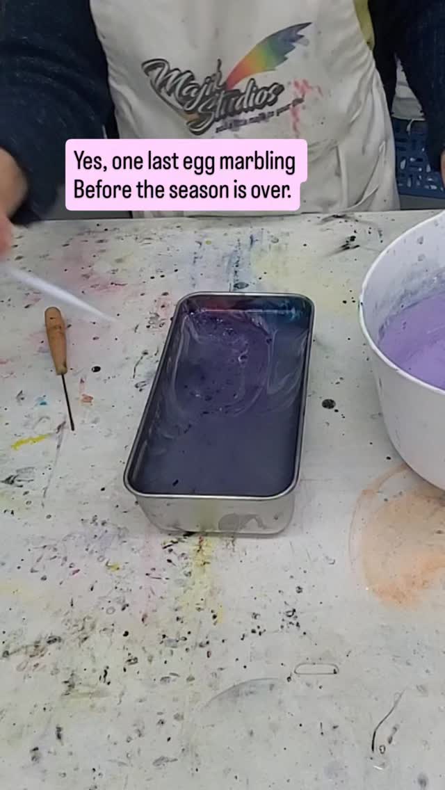 #marblingmonday #somethingdifferent #floatingpaint #majikstudios207 #eggs