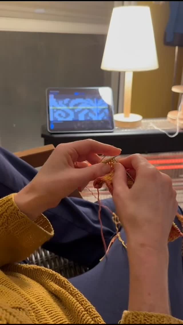 I love knitting backwards when I'm working colorwork flat! 😍
Perfect tension 🤩
Another swatch for a third new summer project.
This time I'm using the soft summerlite 4ply by Rowan (available at @thegourmetyarnshop )
.
.
.
#knittingcolorwork #summerknitting #knitofthedragon #rowansummerlite4ply