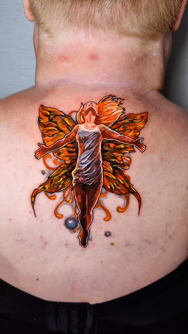 A cover up of an old fairy (naked) with a new one (decent) 😁 thank you K. Fun day.
Also reused some of the old tattoo swirls and bits to integrate to the design.
.
...
.
@intenzetattooink @eztattooing @ghostlineapp @afterart.newzealand @inkpro_nz @fkirons @hustlebutterdeluxe #intenze #intenzeink #intenzeteam #afterart #ghostlineapp