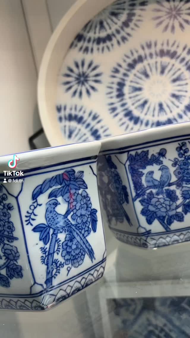 Be honest… how many are you taking home? 💙🤍
.
.
.
.
.
#flowers #direct #fyp #new #spring