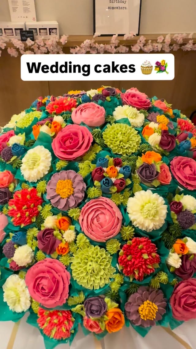 #angiescupcakes77 #standingcupcakebouquet #patisserietrompeloeil #weddingcakes #mariage2026 @lagnycommerces