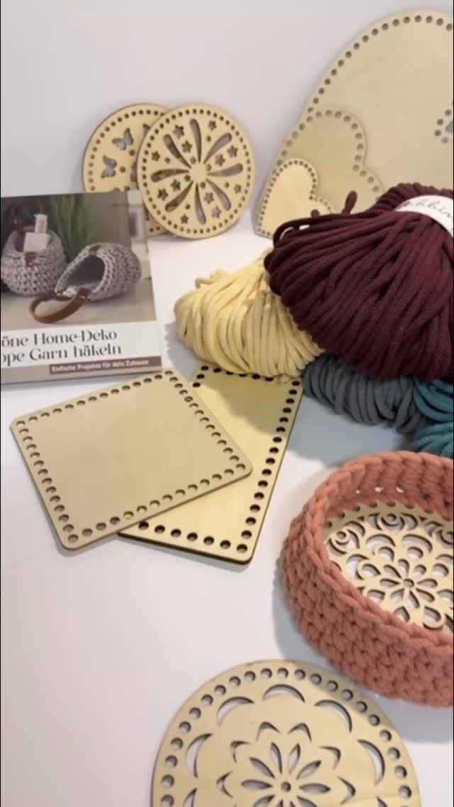 Mit Rope Garn häkelst du dein nächstes Lieblingsstück. 🧶💕
Ob Körbchen, Untersetzer oder kleine Deko. Masche für Masche entsteht etwas, das nicht nur gut aussieht, sondern auch im Alltag nützlich ist.
Bei uns findest du Garn in vielen Farben und jede Menge Ideen. Komm vorbei und leg los! ✨
#ropegarn