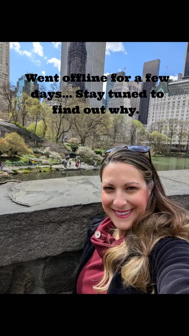 I've been off social media for a few days... Stay tuned to find out which one of the McFarlands took us to NYC. 👀 In the meantime, don't forget to share the love for my debut novel, WHEN GOODBYES BEGIN on socials, Amazon, and Goodreads. 🫶🍎
##whengoodbyesbegin #writersofinstagram #readersofinstagram #newyorkcity #indieauthorsofinstagram