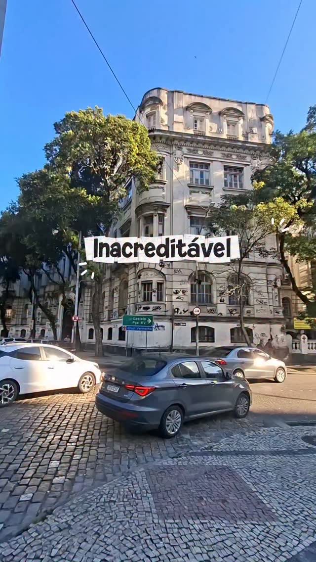 Demolido entre o final do século XIX e o início do século XX, o Morro do Senado foi o primeiro dos três grandes morros demolidos no centro do Rio de Janeiro.
Suas terras ajudaram a aterrar a zona portuária, por ali onde é a @rodoviariadorio .
E você, já sabia que existiu esse morro ali?
#creatorsearchinsights