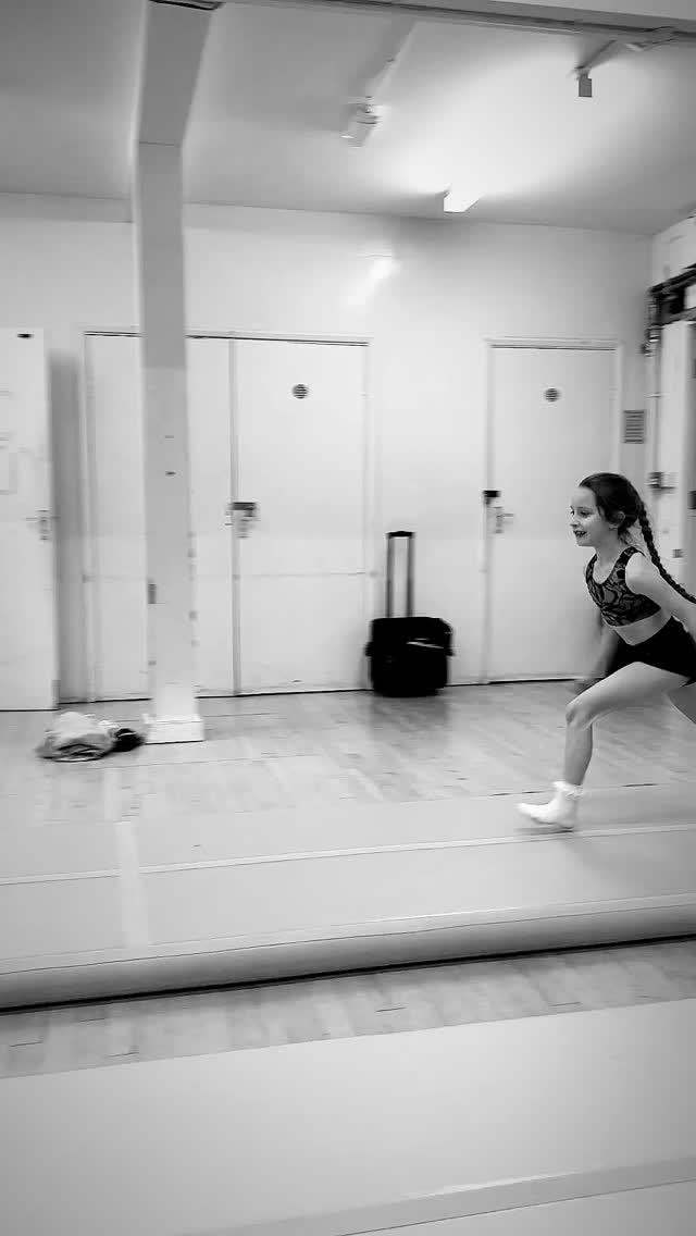 Little Teenie Sofia who finally got her Free Cartwheel.. Fantastic Addition to our Senior Elite Team 🖤🖤