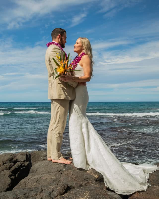 A gorgeous morning ceremony with Jessica & Robert - congratulations to the newlyweds! Married on Hawaii Big Island at Kuki`o Beach. I love morning weddings!
#konaweddingofficiant #morningweddings #blueskies #marriedhawaii #justmauid