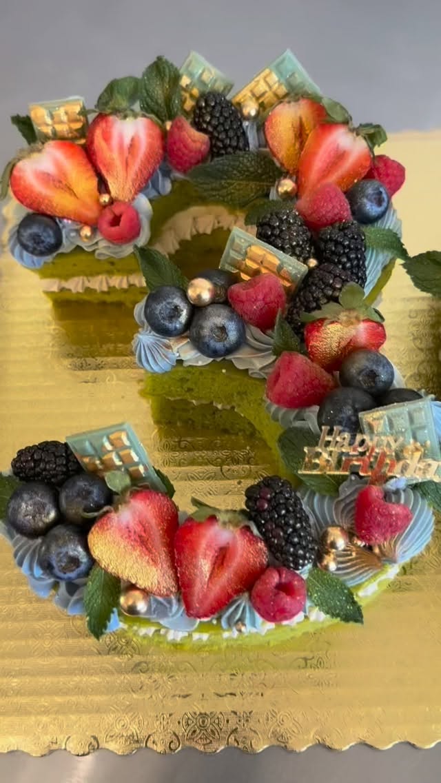 #30 #cake #vegan #lasvegas #bakery
FrolicAndFollyLV.com