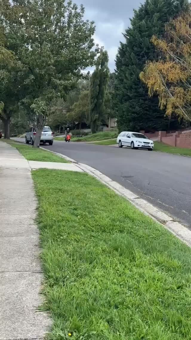 Authentic Vespa Resurrection by GN Classics
My first day back on the tools after a short Easter break - and working on my favourite Vespa model.
A clutch upgrade on this beautiful Rally 200 - tempted to test her another hour or two 😄