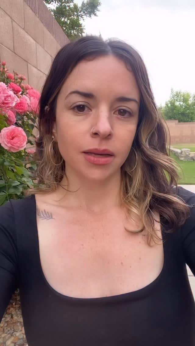 “A Sea of Orange” has been out for 10 days. Here’s a little explanation of the lyrics, and the full lyrics in English are below 🔥
I think you flew too close to the sun
And now you are blind in a sea of orange
My darling, it’s been hard out there
Fighting all those battles
Someone must have hurt you very deeply
For you to have so much fire
Sometimes I want to hold you and kiss you
like your mother
As if you were my little boy
You have water in your hands like dangerous roses
And I am blind in a sea of red
Ay yi yi,
Ay yi, yi yi yi
Ay yi yi yi yi
Ay yi yi yi yi
I kneel and pray that you open your eyes
If only my love could stop the war
Do you love your enemies with all your heart?
Or do you burn them in a sea of orange?
Performing this song and the full EP @golddiggersla this Thursday with @desertfriendsband
Full KATZROAR show at Gold-Diggers on 4/26 with @suzanimal_sf
And EP release show @pappyandharriets with Desert Friends on 4/30
Sending you love and stay safe out there in this crazy world ❤️🩹