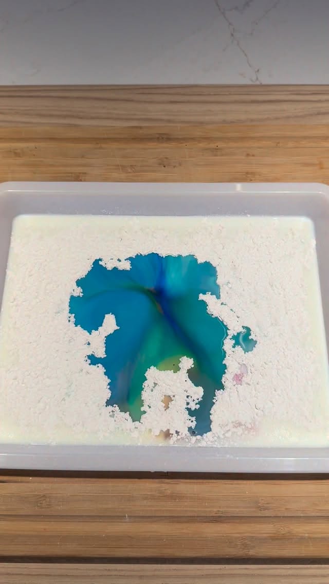 Le problème, ce n’est pas ton enfant… c’est ce que tu lui proposes.”
Tu cherches des activités enfants à la maison, des idées sans écran, tu testes… et ça ne tient jamais.
👉 fatigue 🌿
👉 charge mentale 🌿
👉 écran facile 🌿
Tu ne manques pas d’idées.
Tu manques d’une méthode.
J’ai créé une méthode zéro écran :
👉 activités enfants simples
👉 jeux Montessori qui durent
👉 rituels sans écran efficaces
👉 0 charge mentale
Elle sauve clairement les mercredis, week-ends et vacances 🤎
Commente RITUEL et je t’envoie tout 🤎
#activiteenfant #methodezeroecran #reelsinstagram #pourtoi #parenting