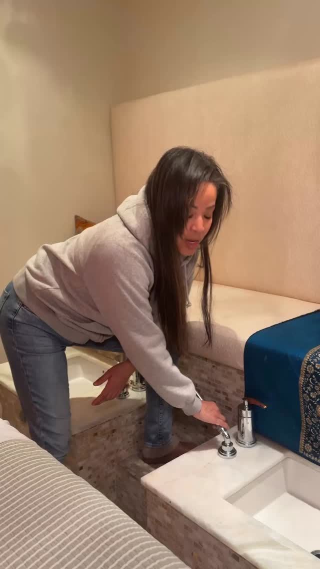 Get rid of issues in your tissues - isn’t just a phrase…
It’s what happens when your body actually gets the care it’s been asking for.
Most people walk around holding stress, tension, and fatigue like it’s normal.
It’s not.
At Laya, we help your body slow down, release, and reset - properly.
If your body’s been feeling off lately… this is your sign