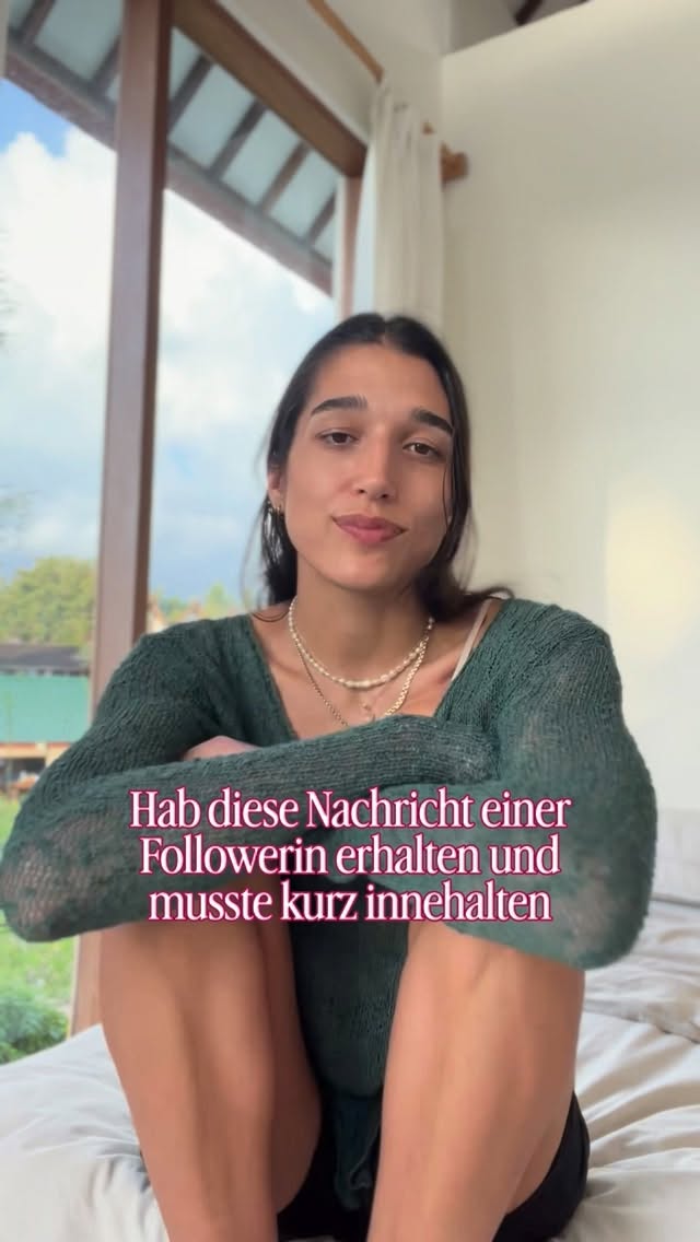 Ich glaubt nicht, wie ich mich über solche Nachrichten freue.
Es fließen Wochen an Vorbereitung, Ideenfindung, Konzeptentwicklung, Umsetzung und Online-Aufbereitung in Kurse wie diesen.
Dann zu hören, dass die Inhalte bei auch Anwendung finden, nicht nur angesehen werden, sondern wirklich so greifbar und unterstützend sind, dass ihr sie womöglich auch noch mit Klientinnen oder anderen Personen teilt, ist mein persönlicher Gewinn.
Ich liebe diesen Ansatz, wie zugänglich und konkret er ist und dann zu sehen, dass es so bei euch landet und Anwendbarkeit findet (in einem online Format) - gold!!
Dann hab ich meine Arbeit getan, denn genau dafür ist sie da!
Für alle, die nicht wissen von was ich spreche:
Bei BEI MIR BLEIBEN lernst du, wie du emotionale Kapazität verstehen kannst und wie du 3 unangenehmen Gefühlszuständen (die, die meisten von uns vermeiden) entwaffnen und enttarnen kannst. Und du lernst zu begreifen und erkunden, welche Info sie dir über dich geben und das was du brauchst.
Den Link findet du in meiner Bio. Ich freu mich dich dort willkommen zu heißen!!
xx,
Aurora