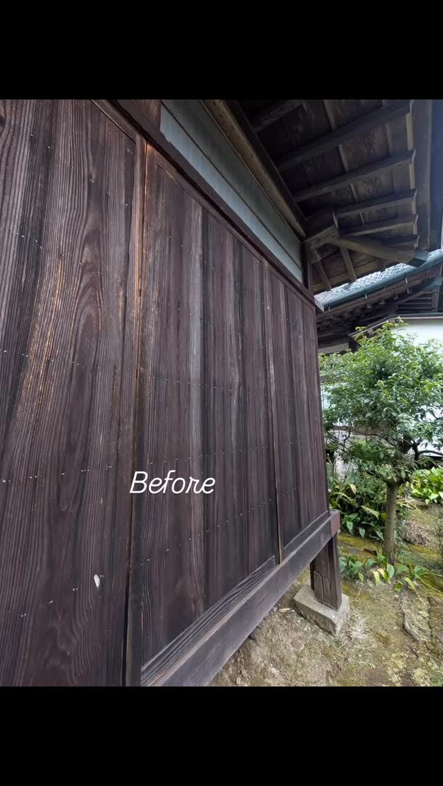 【経年変化(エイジング)を愛でる】
小田原市の雨戸改修工事
ビフォーアフターをご紹介します。
無垢板の外観が美しい古民家、雨戸には無垢材を使用していますが、長い年月を重ね部分的に傷みや割れがみられるようになりました。
枠部分は既存のものを再利用し、はめ込んだ新しい木材に無垢材無節の杉の一枚板を採用しました。
次のポストでアフター画像をご紹介します。
お楽しみに。
#古民家改修
#雨戸
#無垢板
#無節
#昭栄建設ひらつか