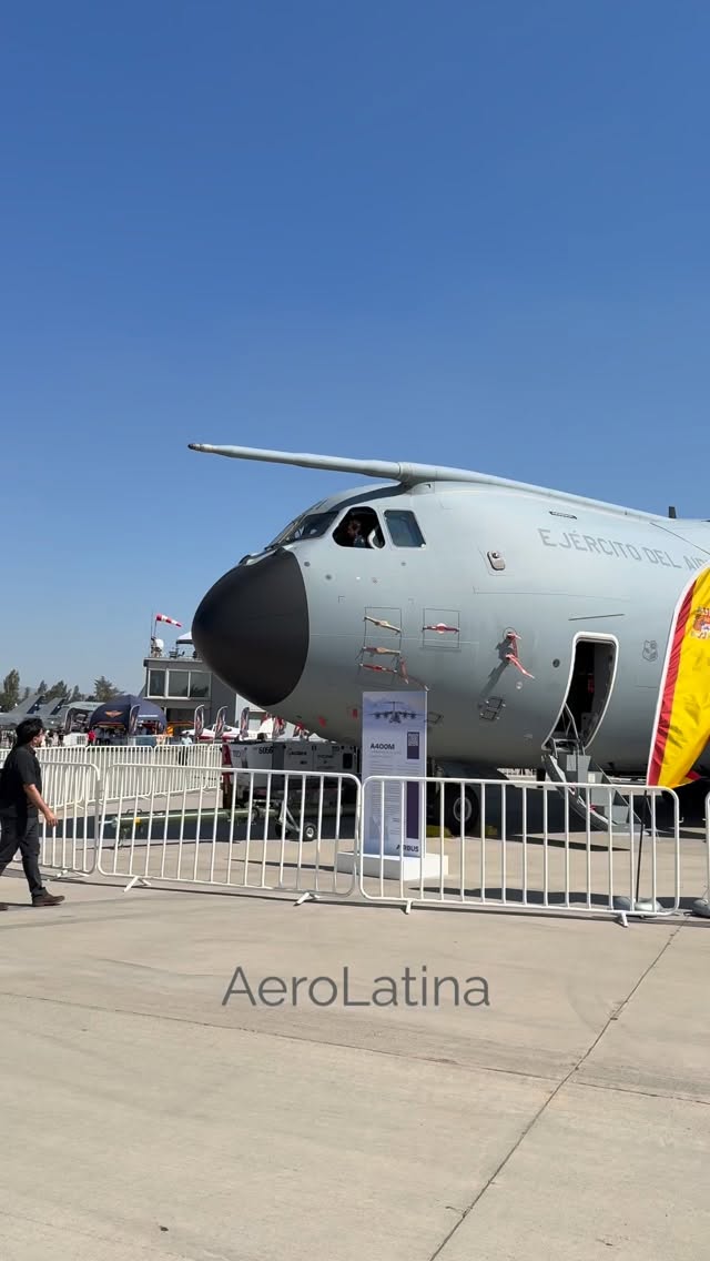 Airbus A400M Atlas pertencente ao @ejercitodelaire da Espanha, marcando presença na FIDAE 2026.
🎥 @luizotaviojr18_planespotter
#aviation #aviationlovers #airbus #a400m #fidae