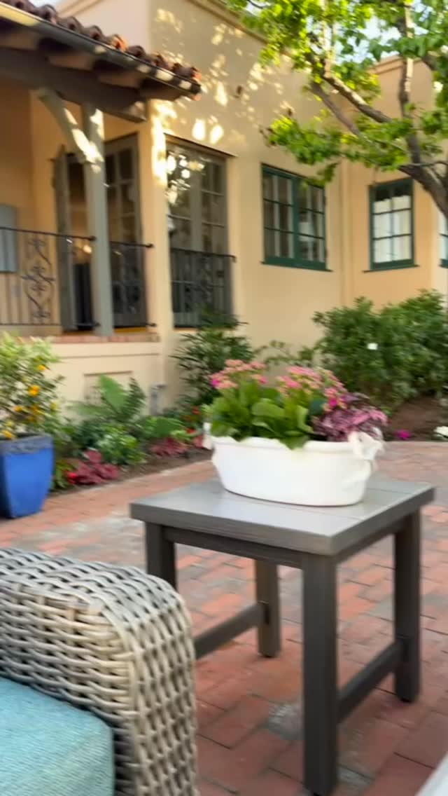 Spring, in full bloom 🌿✨
Where every space becomes a reflection of life, beauty, and intention.
At Plantology, we believe the right greenery doesn’t just fill a room, it transforms it. Soft textures, fresh tones, and a sense of calm that only nature can bring.
A new season calls for a fresh perspective… and a touch of green.
#Plantology #SpringRefresh #ElegantLiving #BotanicalBeauty