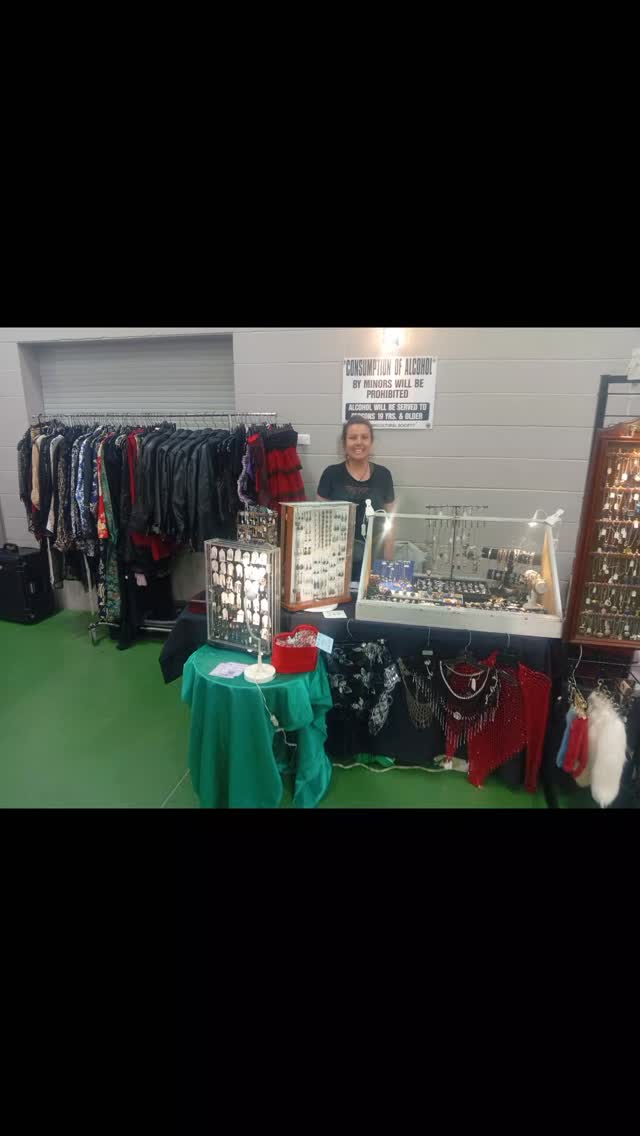Another fantastic event @lunaeventscanada Witches Market in Paris. This was our first time vending in Paris and we are truly efor meeting so many wonderful people. Thank you for supporting us and having a good time
#parisontario #witchymarket #witchesofinstagram #witch #witchlife