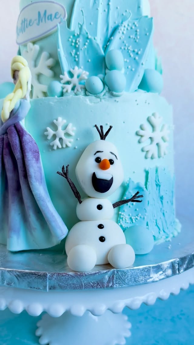 A Little Frozen Magic, Straight from the Kitchen ✨❄️
Say hello to the sweetest winter dream… an Elsa & Olaf cake that’s almost too magical to cut 💙
Layers of soft, fluffy cake wrapped in icy blue tones, delicate snowflakes dancing across the sides, and a little Olaf bringing all the cozy, warm hugs energy we need. And of course… Elsa standing tall, because every celebration deserves a little sparkle and strength
This cake is perfect for the birthday girl who believes in magic, sings at the top of her lungs, and isn’t afraid to let it go ❄️
From the shimmering details to the handcrafted touches, this one is all about creating a moment — not just dessert.
Because cakes like this?
They don’t just sit on the table…
They become the memory 💫
✨ Custom cakes now booking
✨ Perfect for themed birthdays & show-stopping celebrations
#FrozenCake #ElsaCake #OlafCake #BirthdayCakeMagic #thecakehouse