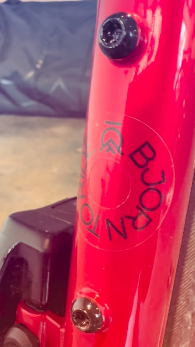 It’s a bit cheeky to use a Stelbel frame as a Björn stand – hehe! But the parts are a perfect match and would enhance any other nice frame as well. @bjorncycles available at DREIER CYCLES!