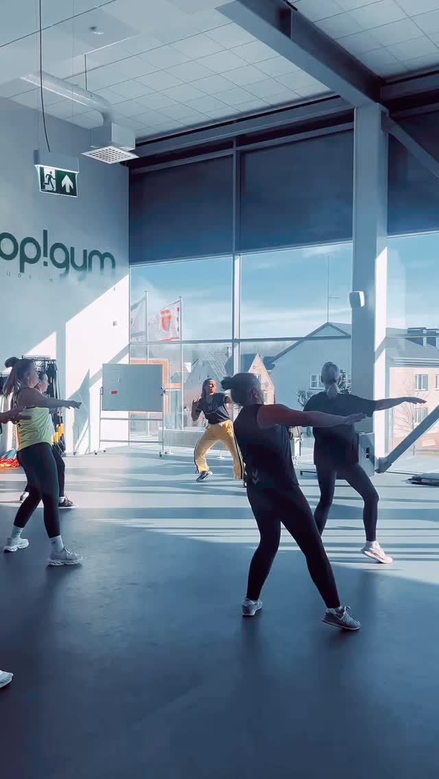 Zumba sugrįžo! Jūs prašėte o mes su trenere Edita negalėjome jūsų nuvilti!💃🔥
Smagu, kad jūsų šiandien tiek susirinko pajudėti vienu ritmu!🙌🏼💃🌼
Kviečiame prisijungti!
Penktadieniais 17:15! Op!gym judrumo erdvėje!💚✨
#zumba #grupinėstreniruotės #judėkkretingoje #sportoklubas #zumbadancefitness