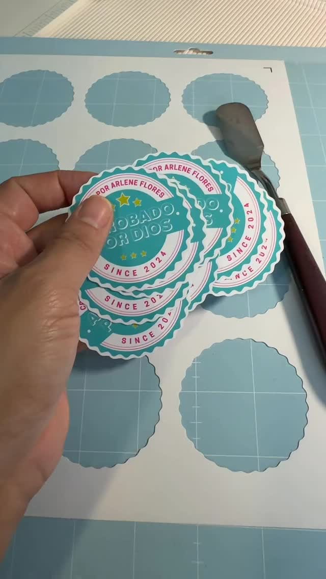 A la verdad que he creado un montón de cosas y aún no le he dado uso!😂
¡Si pides algo en mi tienda online www.arleneflores.com este sellito será parte del empaque!
Love it!🤩
#arleneflores #journalingsupplies #junkjournalcristiano #movimientocreativoinspiradopordios #clubdejournaleras