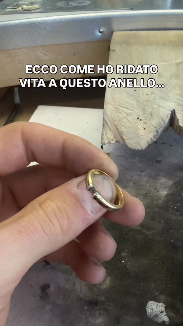 🔨 💎 Ti spiego questa riparazione nel dettaglio:
Questo anello in oro giallo e bianco 18k mi è stato consegnato senza il diamante e necessitava anche di una messa a misura perché troppo stretto.
Quindi ho iniziato mettendo a misura l’anello aggiungendo un pezzo d’oro giallo 18k, saldato accuratamente al gambo. Dopo una lucidatura completa ho incassato una nuova pietra. Dopo un’ultima precisa finitura l’anello ha una nuova vita ed è pronto per tornare al dito della cliente.
Dimmi cosa ne pensi qui sotto nei commenti 👇🏻
Contattaci per dei lavori da eseguire nel nostro laboratorio!
#handmade #oreficeria #oro #diamante #riparazionegioielli