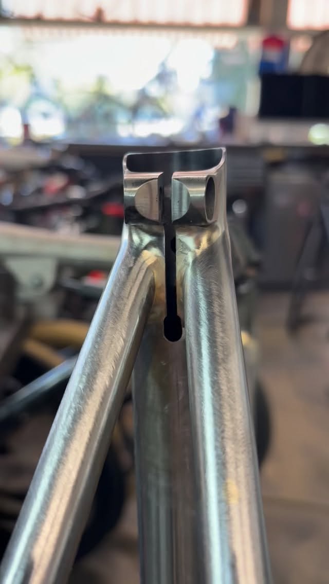 Suddenly you forget about time and everything around you disappears…only the creation of the sculpture matters. Small detail for Phil’s road bike…