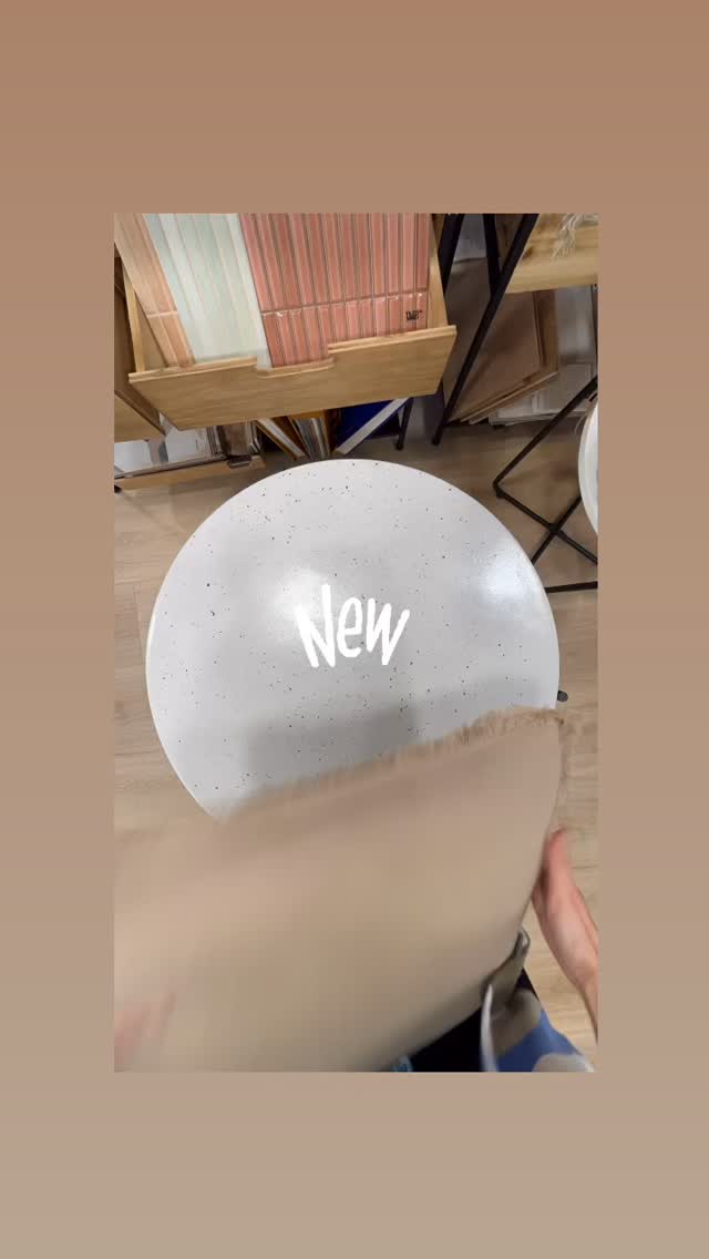 Novedades en el estudio #livinglavidadeco
Pocas cosas cambian una estancia como lo hace el #papelpintado
Y si ya completas con #textiles y buena #iluminacion ❤️