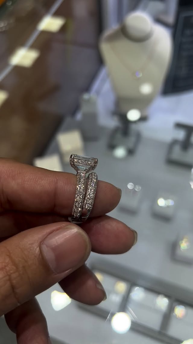 ๐ CUSTOM WEDDING BANDS ๐ Bring your dream ring to life at Goldman Jewelers ๐ฑ
Got a vision? We make it real! ๐
Call 504-469-1961 ๐ or bring it in! Kenner, LA & Jackson, MS #TheGoldMan #CustomRings #WeddingGoals #engagement #labdiamond