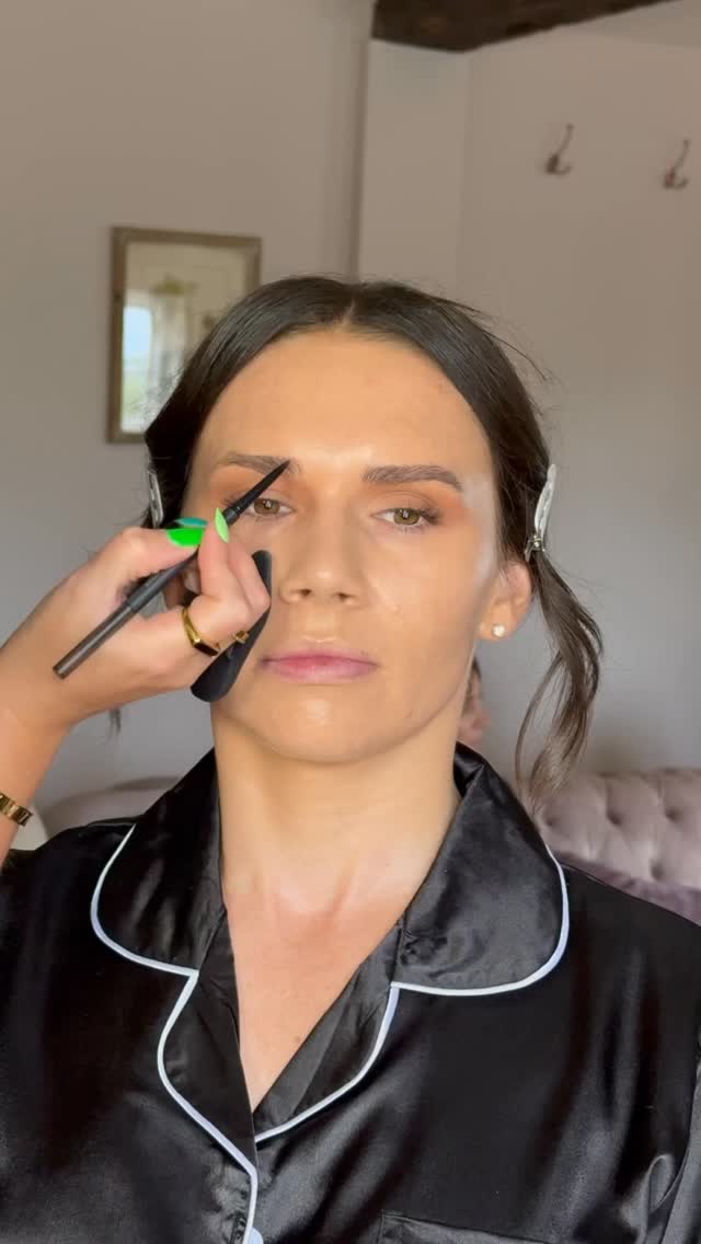 ‘Oh yeah, so good, I’ve never looked better!’
That’s the moment soft glam, long-lasting, bridal party makeup does its magic. 😜
📣 Calling all 2026/2027 Brighton Sussex brides and their bridesmaids wanting that little bit more! 💄
#brightonbridalmakeup #bridesmaidsmakeup #softglambridalmakeup #bridesmaidglam #bridalpartymakeup