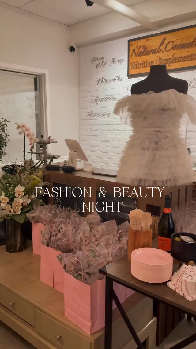 An evening of fashion, beauty and some retail therapy @papiontoronto 🎀🥂🛍️
.
Their collection was a total dream 👗 ☁️
#fashion #toronto #skincare