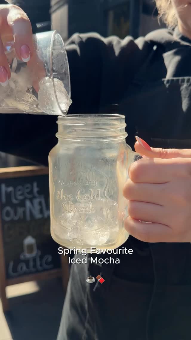 Iced coffee lovers, today is your day!! ☀️🥤
Have you tried our iced mocha yet? If not, this is your sign… and now you can sit in our secret back garden too! 🍃
#chillibhitchin #chillibs #supportlocalhitchin #hitchineats #visithitchin