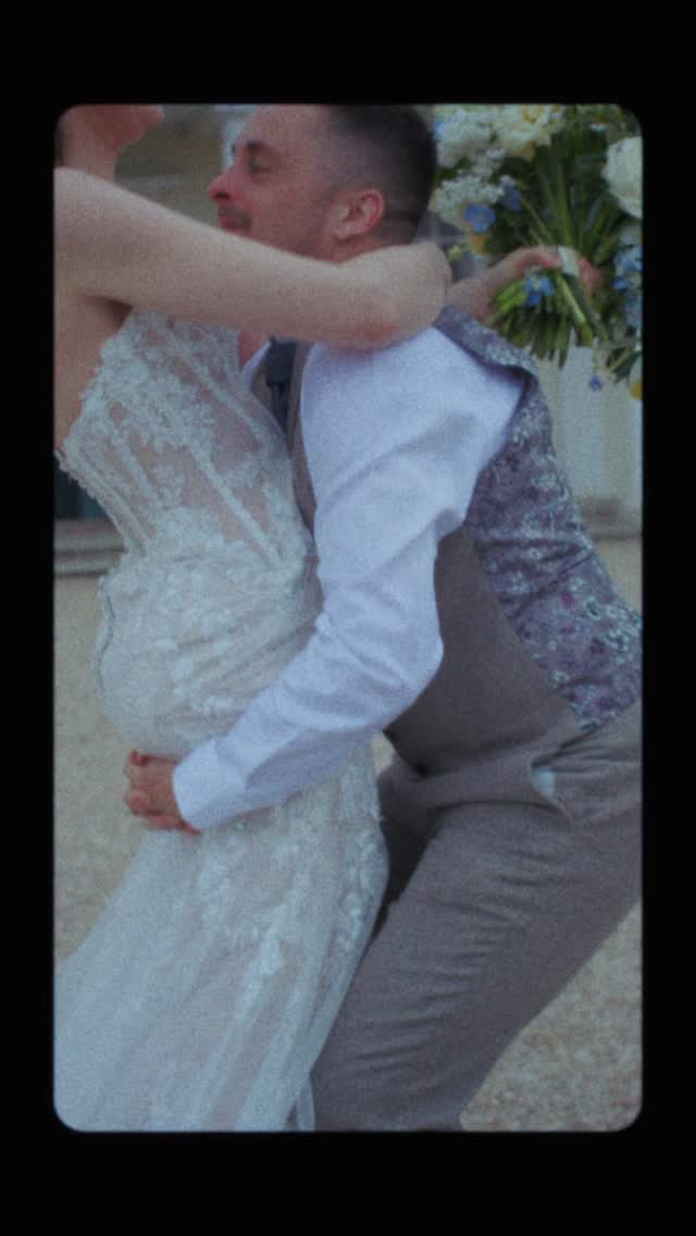 Emma ❤️ George
@emmavictoria.94 & @george.pitman
@rockbeare_manor_
@sean_white_films
@prescott_entertainment
@lloydledsax
@sophiewhitemua
@natalienicholsbridal
@jamesandkerriephotography
#rockbearemanor