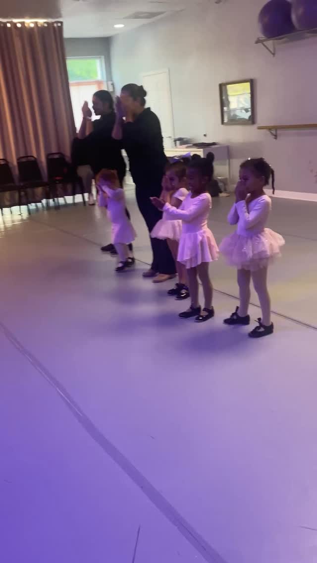This is how it starts!
#childrensdance #preschooldance #tapdance #dalianadance #dancestudio