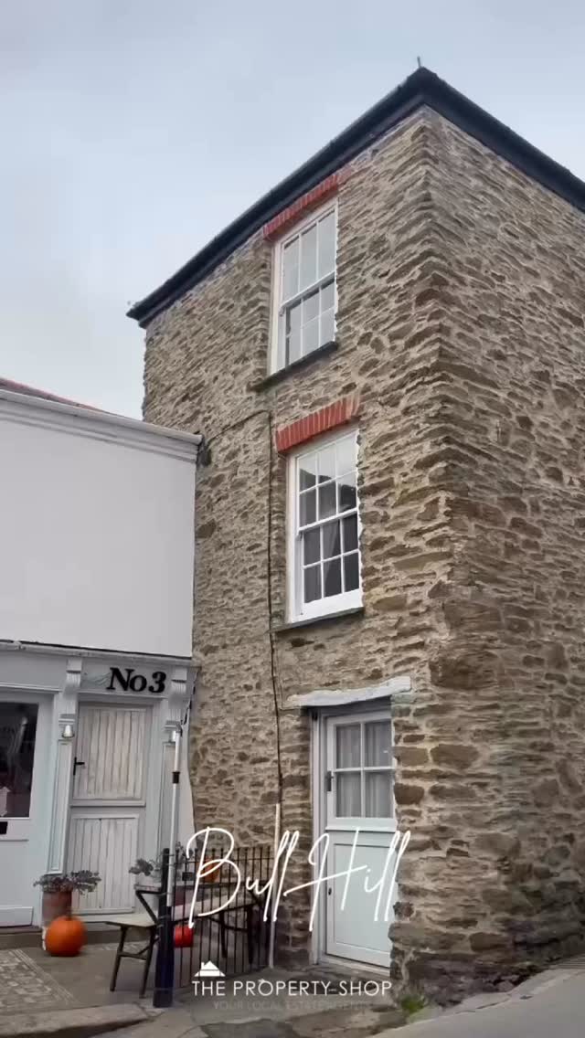 📍14 Bull Hill, Fowey
🏠 £325,000
Situated in the heart of Fowey, 14 Bull Hill is a charming property full of potential. Ideal as a permanent home, a successful holiday let, or a peaceful retreat, this characterful residence is not to be missed.
To enquire about this property, please call our Fowey Branch on 01726 217888 📞
#cornwall #cornwallliving #cornishestateagents