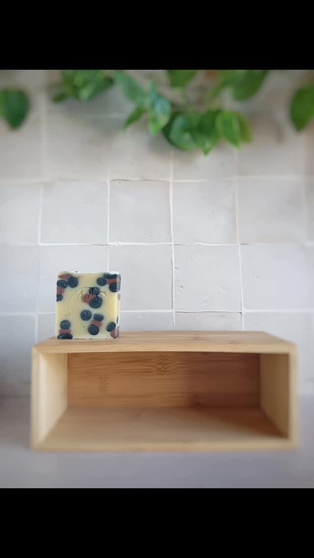 Il ne faut jamais se fier aux apparences!
Dans cette collection "Les Sauvages", pas de promesses exagérées, ni d'ingrédients inutiles.
Juste tes savons habituels, simples, doux et fiables, avec un look différent.
⚠️ Et une collection éphémère qui prendra fin le lundi 11 mai à 19h.
Si tu attendais un signe...c'est peut-être celui-là 😉
Pose-moi tes questions si tu hésites encore.
#faitmain #artisanefrançaise #savonnerieartisanale