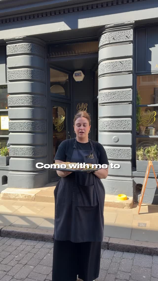 MozzaReza in town 🔥 A bestselling sandwich created by our chef Reza (yes, that’s where the name comes from 🤫)
Hitchin locals approved 🙌🏻🧡
Chicken, bacon, avocado, pesto, mozzarella & basil… say no more 🤤
Choice of Ciabatta | Focaccia | Wrap
Have you tried MozzaReza before? 🧡
#chillibhitchin #hitchineats #chillibs #hertfordshireeats #visithitchin