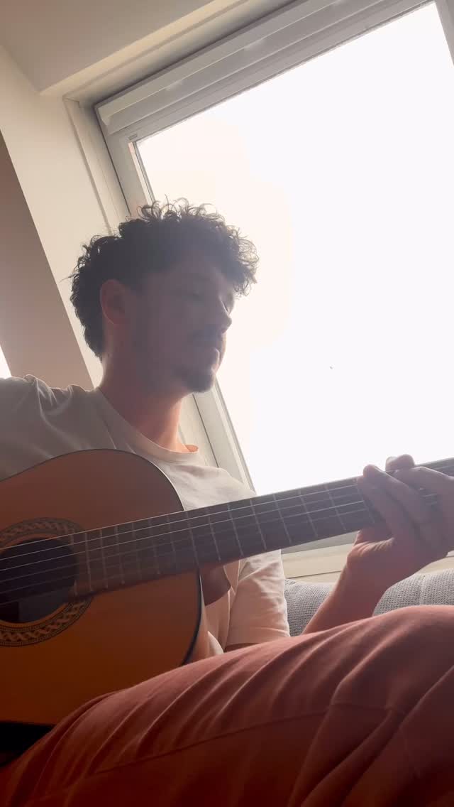 Petite cover of @jackjohnson “Better Together”. A song that has been warming up our home with @jasminstadlhofer ever since we fell in love 🥰
Wish you all a happy weekend 😙