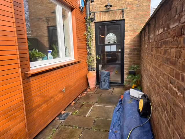 Breathing life into a boring non descript side return #cortensteel #waterfeature #sidereturn #smallgarden #greenwalkway
