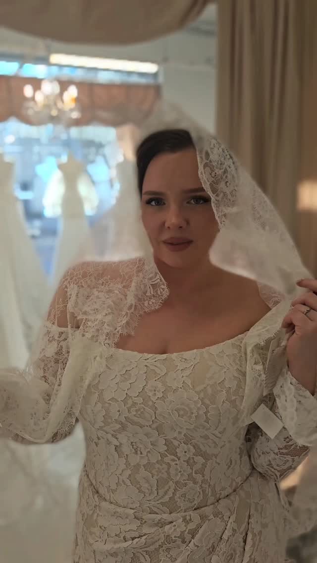 A timeless bridal masterpiece designed by @irina_rogusina_dresses !
This gown features a flattering silhouette that enhances the feminine shape, combining elegance with modern romance. Delicate details and refined craftsmanship create a luxurious feel, making every movement graceful and unforgettable.
Paired with a soft, flowing veil that adds an ethereal touch, the look becomes truly magical. The veil gently frames the bride, creating a dreamy, light effect as it moves — perfect for both intimate ceremonies and grand celebrations.
✨ Effortless elegance
✨ Romantic details
✨ A look to remember forever
For brides who want to feel confident, feminine, and truly special on their big day.🤍
#morsiuspuku #hääinspiraatio #häät #morsian ##häämekko