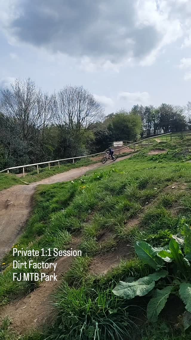 Private 1:1 Session this afternoon for @dirtfactorymcr at @fjmtb park
Cleared the big step up for the first time today and we also started his journey to tech riding which is new to the young rider.
@deviatecycles
@burgtec
@peatysproducts
@raphamtb
@revgrips
@veetireco
@rimpactmtb
